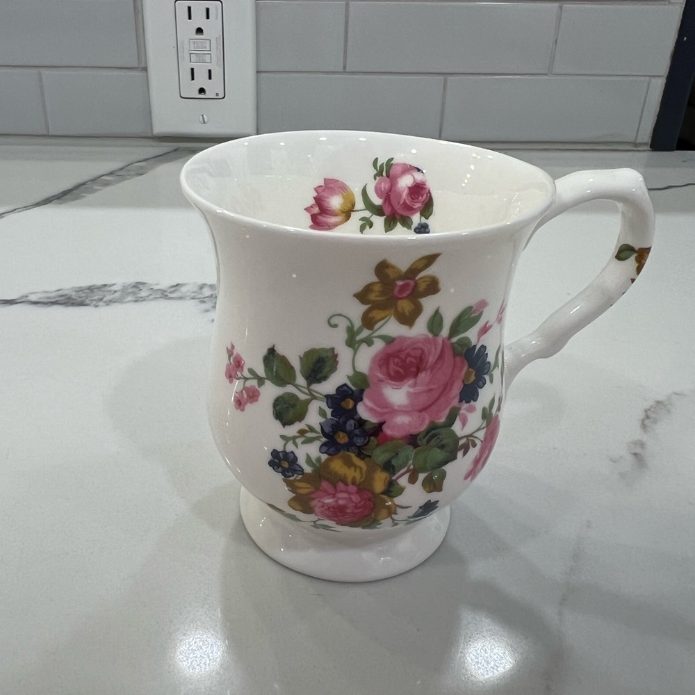 St. George Fine Bone China Floral Tea cup  ~ Made in England ~ 4” x 3” mouth